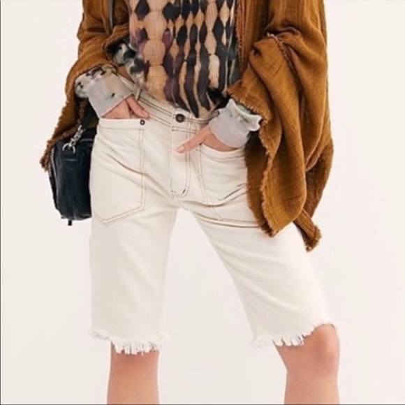 FREE PEOPLE NWT We The Free Frayed Button Fly Jean Shorts Size 25 in Natural - Picture 15 of 15